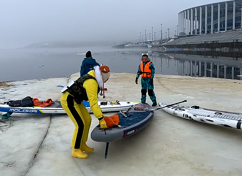 Нет, не страшно: нижегородские сапбордисты в четвертый раз угнали льдину на реке