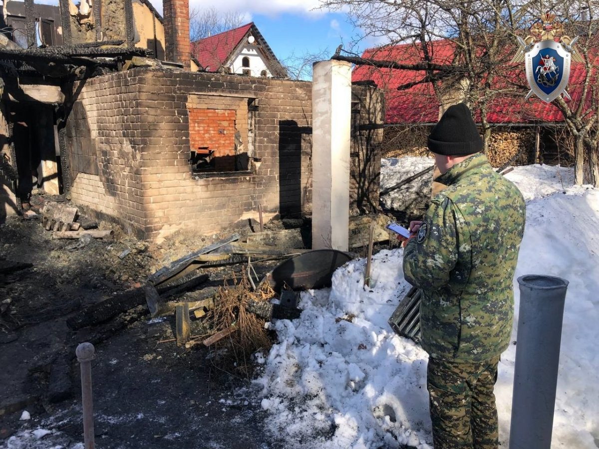 Уголовное дело возбудили из-за смерти двух человек при пожаре в Дальнеконстантиновском районе