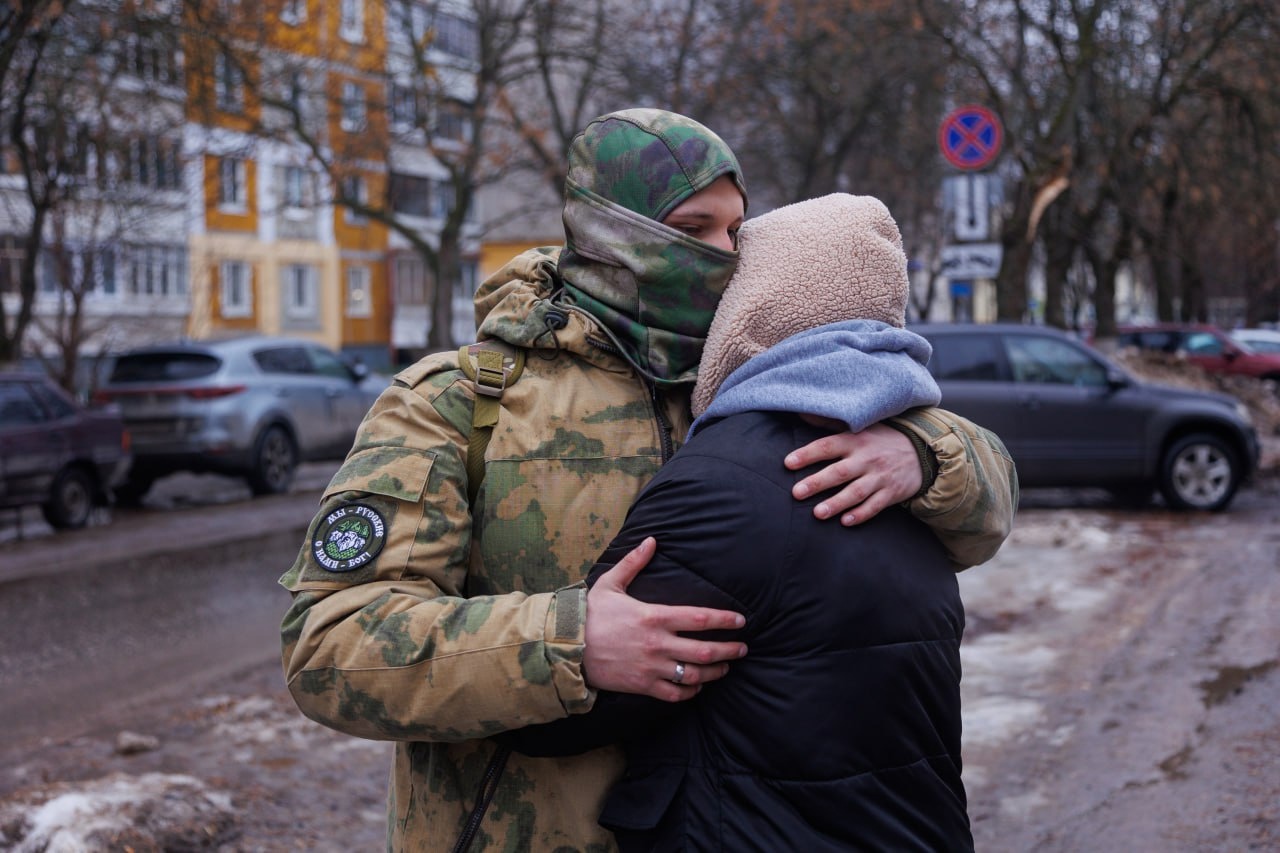 Дом народного единства организовал отправку на место службы группы  нижегородских добровольцев на спецоперацию 22 марта 2023 года |  Нижегородская правда