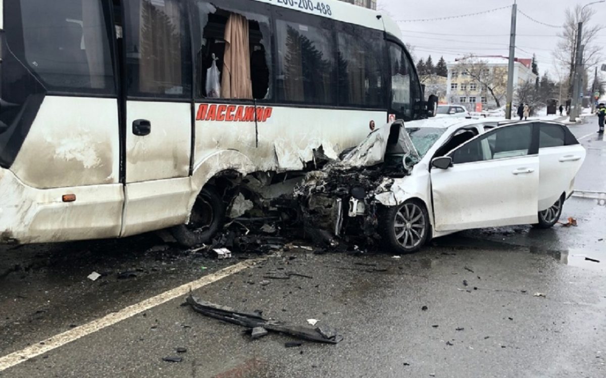 Автобус с детьми из Нижегородской области попал в смертельное ДТП в Пензе