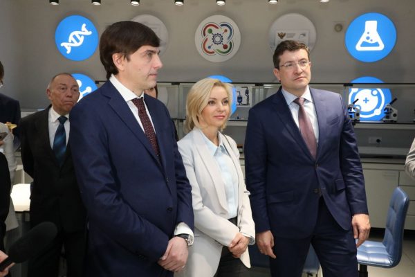 Сергей Кравцов и Глеб Никитин посетили технопарк универсальных педагогических компетенций в Мининском университете и новый корпус «Школы 800»