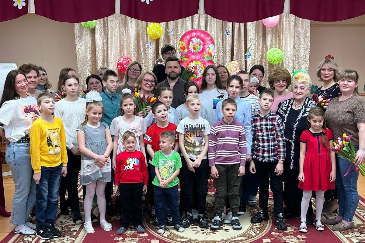 Юрий Станкевич поздравил воспитанников и сотрудников Таремского детского дома с праздником