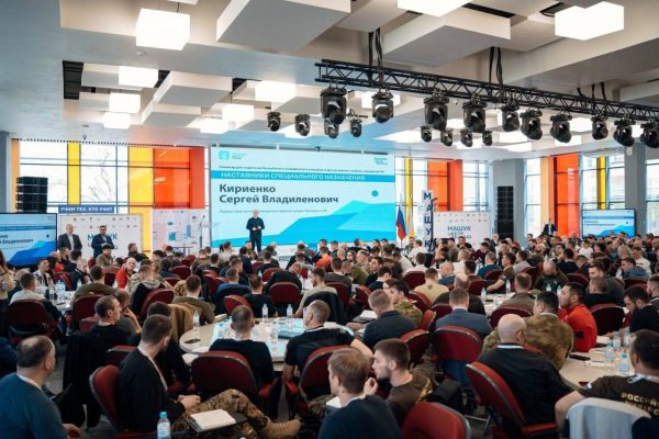 Глеб Никитин рассказал о региональных мерах поддержки военнослужащих и их семей в рамках образовательной программы общества «Знание»