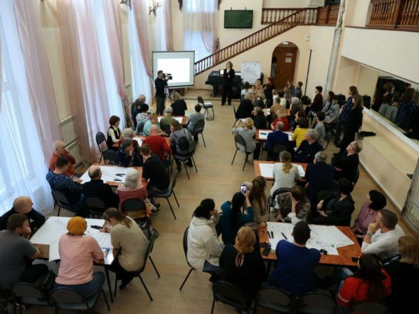 В Дзержинске прошли общественные обсуждения благоустройства сквера у ДК химиков в рамках конкурса «Малые города и исторические поселения»-2023