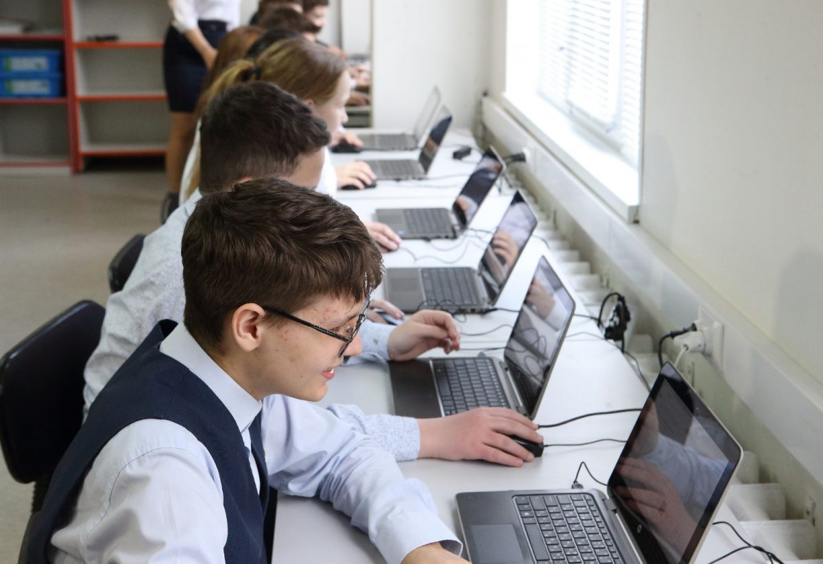 Более 21 тыс. учебных кабинетов в школах было оснащено точками доступа Wi-Fi в Нижегородской области в 2022 году