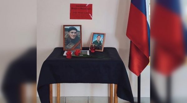 Парта героя появилась в школе в селе&nbsp;Валки