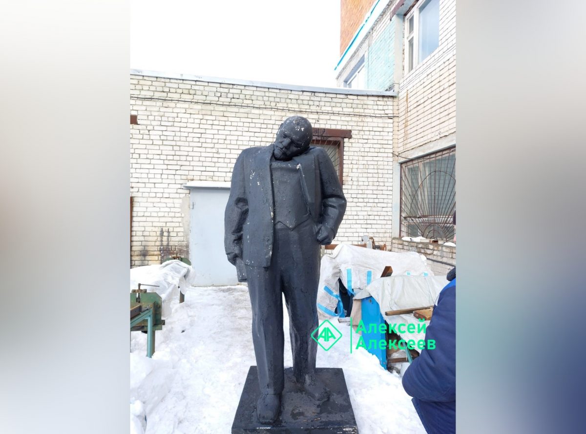 Памятник Ленину «сломал» шею на заводе в Дзержинске