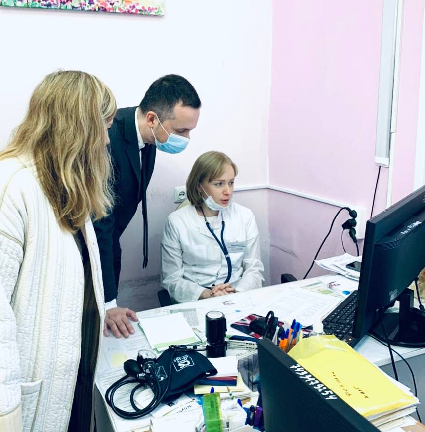 Давид Мелик-Гусейнов проверил ход ремонтных работ в поликлинике Кстовской ЦРБ