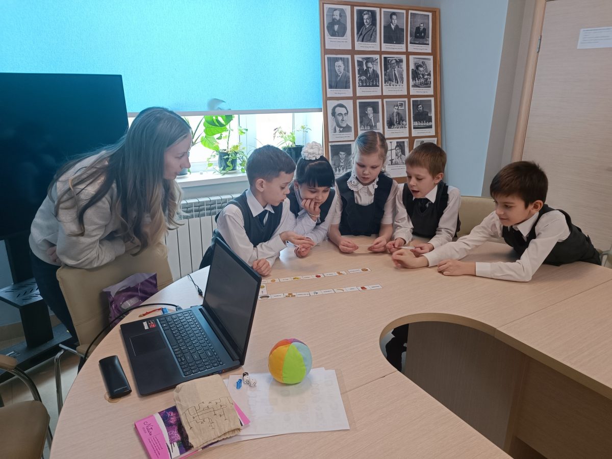 Жительница Приокского района открыла кружок по английскому языку для соседских детей