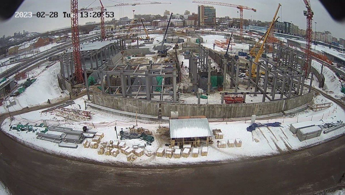 На строительной площадке ледовой арены завершаются армирование и бетонирование цоколя