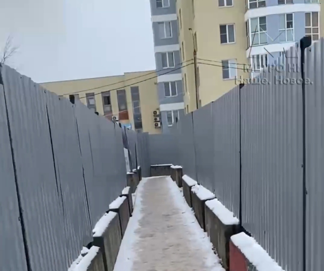 Участок улицы Сеченова перекрыли для пешеходов из-за строительства метро