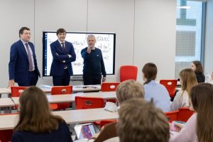 Министр просвещения России Сергей Кравцов высоко оценил «Школу 800»