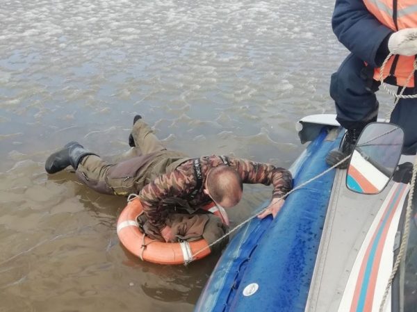 Сотрудники МЧС спасли рыбака, который чуть не утонул в Волге в Воротынском округе