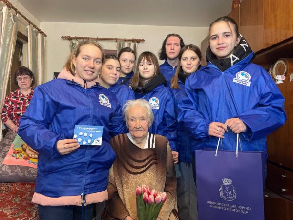 Волонтеры Победы поздравили с Международным женским днём участниц Великой Отечественной войны
