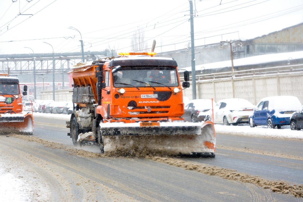 В Нижнем Новгороде усилили работу дорожных служб перед вечерними заморозками