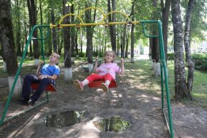Дети отдыхают — родители волнуются: как избежать травм в летние каникулы