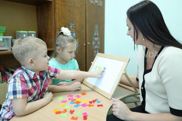 Детсады и школы первоочередно обязаны внедрять современные технологии в обучении, заявил депутат