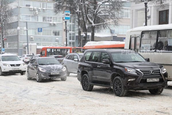 Девятибалльные пробки образовались на дорогах Нижнего Новгорода