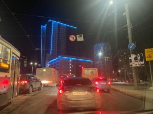 Пробка образовалась на Сенной площади из-за пожара в частном доме