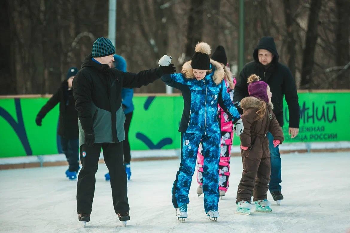 Женщины смогут бесплатно покататься на коньках в парке «Швейцария» 8 Марта