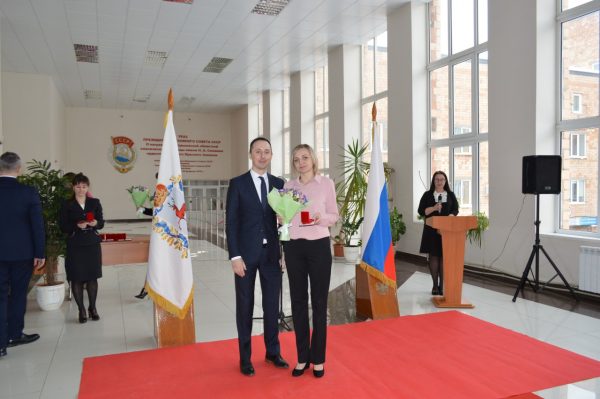 Давид Мелик-Гусейнов вручил награды нижегородским медикам в преддверии празднования Международного женского дня