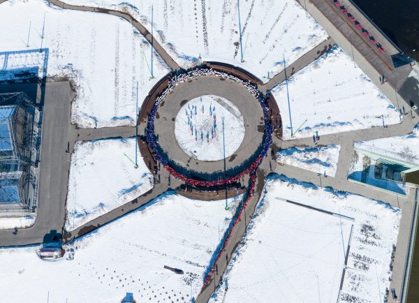 Патриотический флешмоб в честь воссоединения Крыма с Россией объединил 1 200 нижегородцев