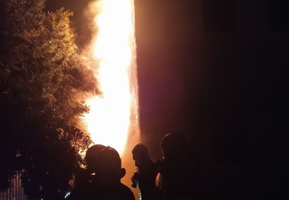 Пожар в двух жилых домах на Печерском съезде потушили