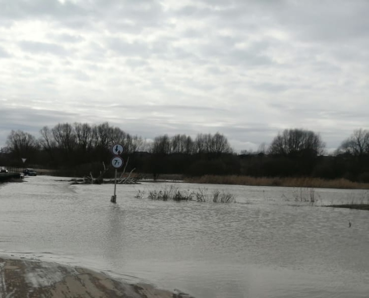 Автомобильный мост через реку Пьяна затопило в Сергачском районе