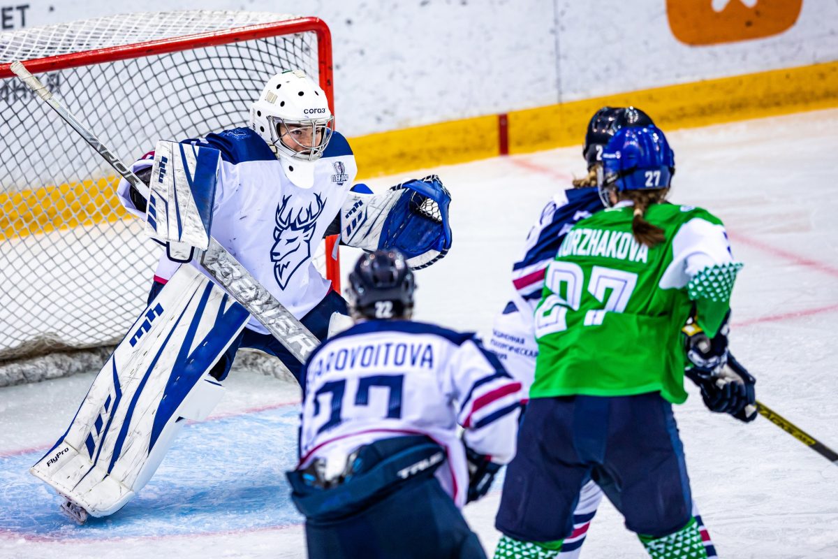 Бронзовые медали чемпионата России завоевали хоккеистки нижегородского «Торпедо»