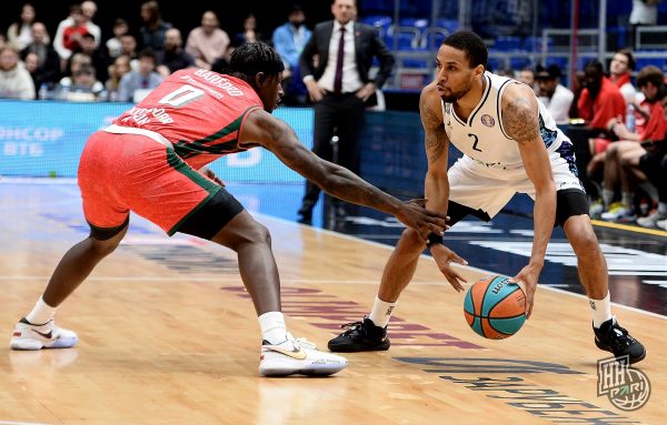 В первом четвертьфинальном матче Единой лиги ВТБ баскетболисты «Пари НН» потерпели поражение