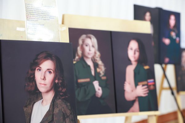 Фотовыставка «Жена героя» открылась в Дзержинске