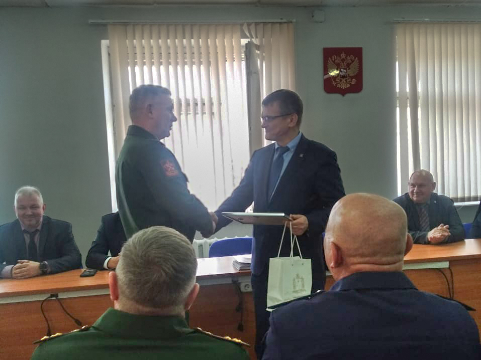 140 сотрудников военкоматов наградили в Нижегородской области