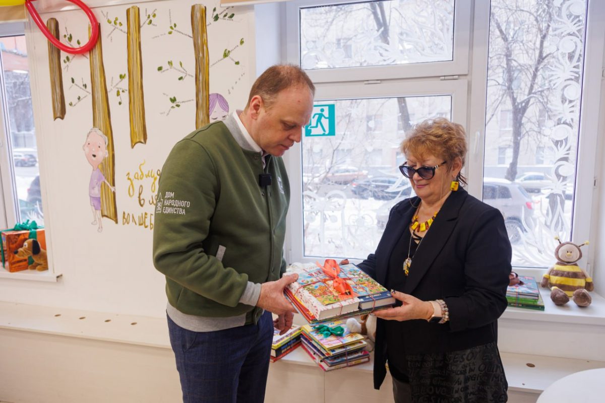 Книги и учебники для жителей Харцызска начали принимать библиотеки Нижегородской области