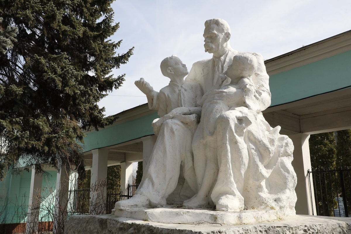 Станция «Родина» располагалась рядом с Дворцом культуры им. Ленина и была первой на Малой Горьковской железной дороге
