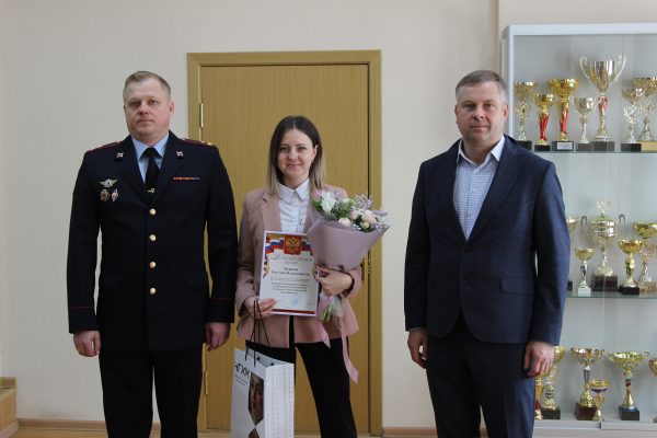 Нижегородцев наградили за спасение пенсионеров от обмана мошенников