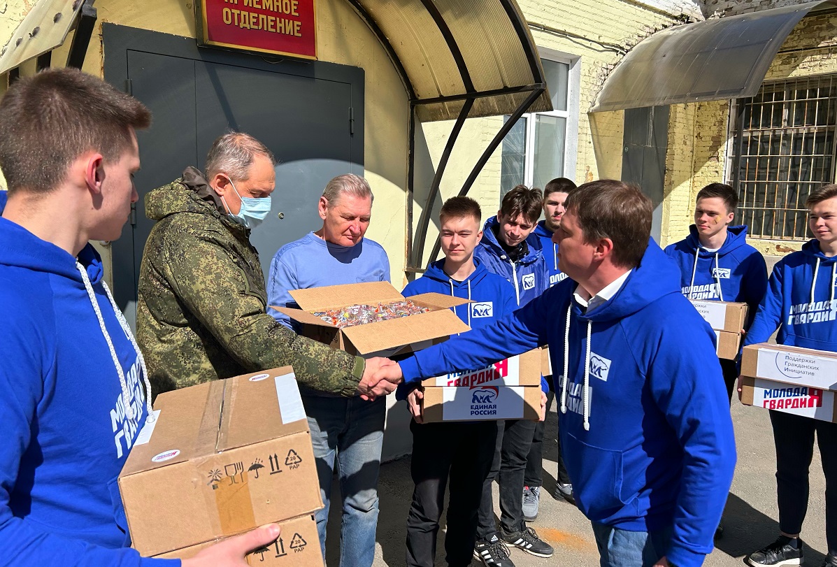Нижегородцы отправили тонны подарков бойцам СВО