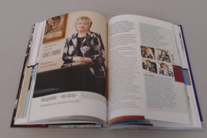 Отдельные главы книги посвящены уникальным людям — руководителям филармонии. Ольга Томина является художественным руководителем полвека