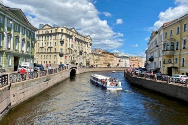 В Петербурге открылась навигация по рекам и каналам