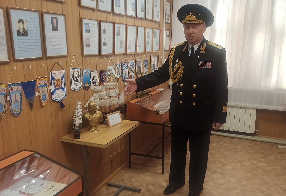 Контр-адмирал Николай Мартынов помогает землякам в Сокольском вести патриотическую работу