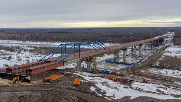 Завершена надвижка пролетного строения моста через реку Суру