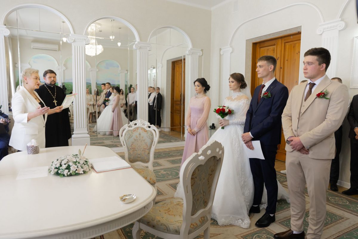 В Нижегородской области 552 пары заключат брак на пасхальной неделе