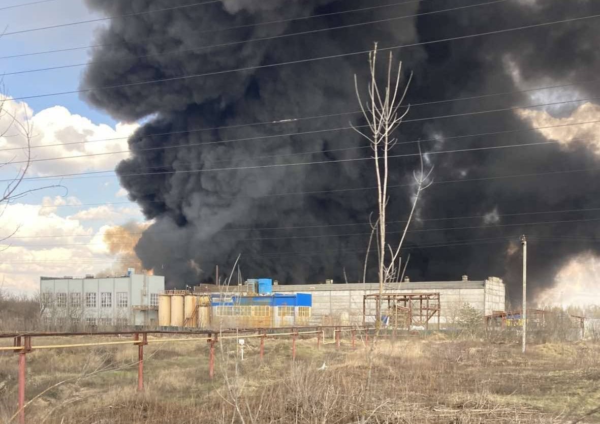 Превышений нормы концентраций веществ в воздухе не обнаружили после пожара в промзоне Дзержинска