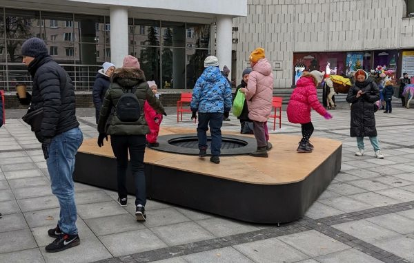 Малый батут на улице Большой Покровской отремонтируют до майских праздников