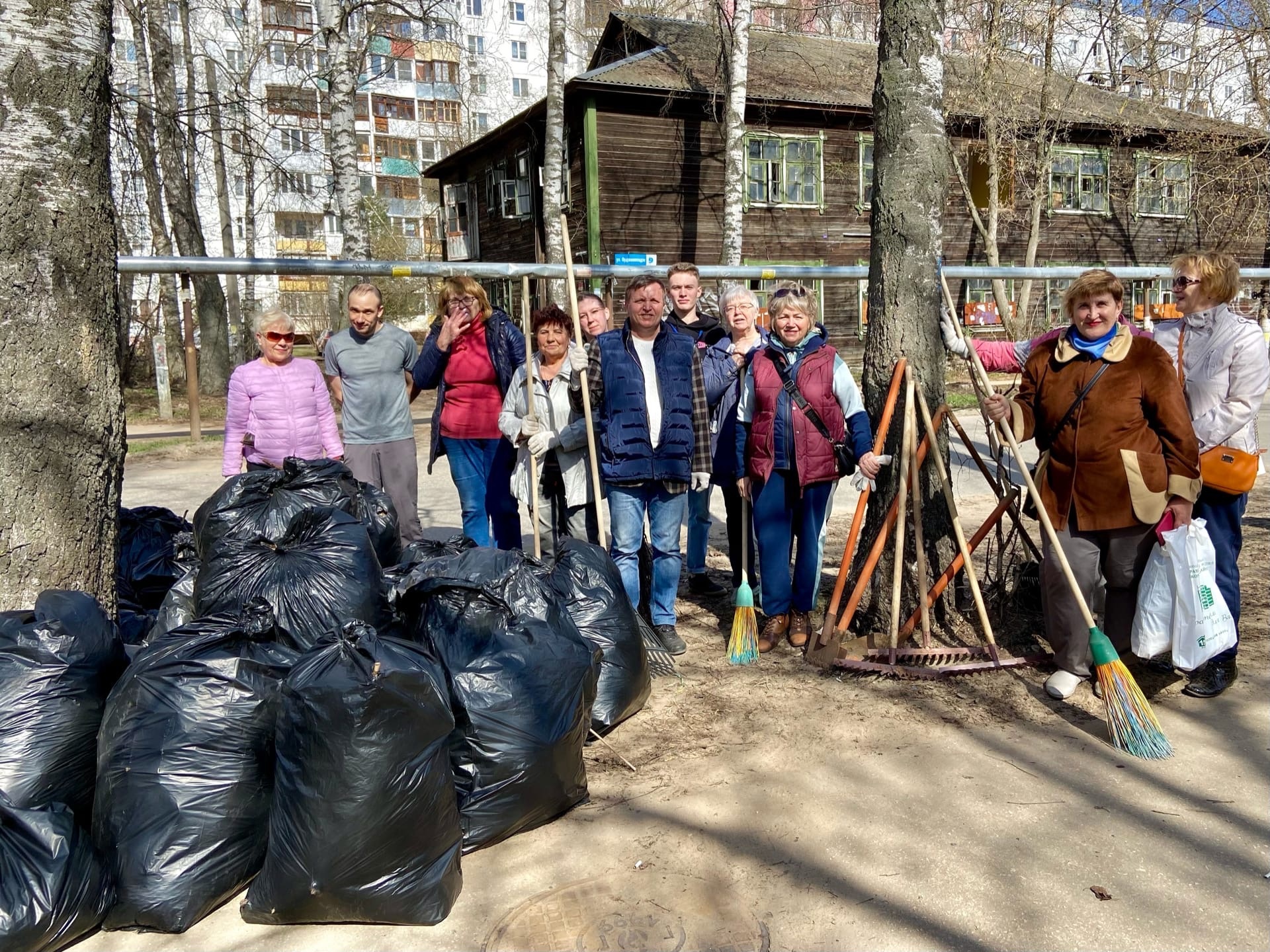 Депутаты Гордумы Нижнего Новгорода поучаствовали в субботнике 25 апреля  2023 года | Нижегородская правда