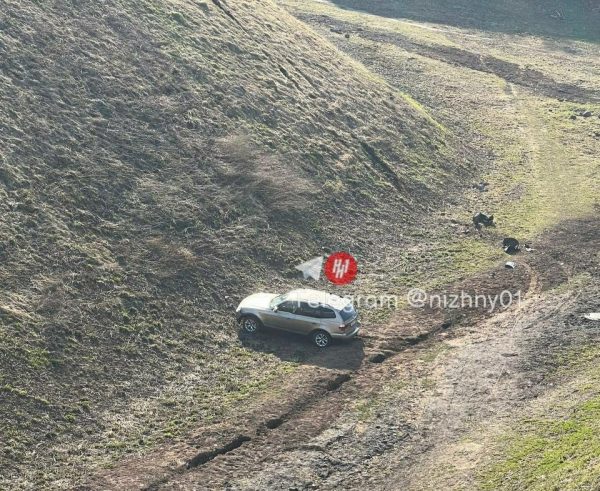 Автомобиль BMW скатился в овраг на набережной Федоровского