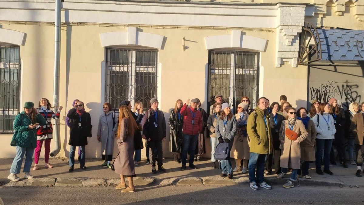 Архитекторы провели для нижегородцев экскурсию «НеХолодный постмодернизм и улица архитектора Харитонова»