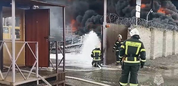 Опубликовано видео тушения пожара в промзоне Дзержинска