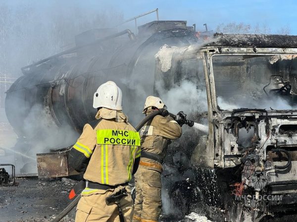 Один человек пострадал при возгорании автомобиля с двумя цистернами в Дзержинске