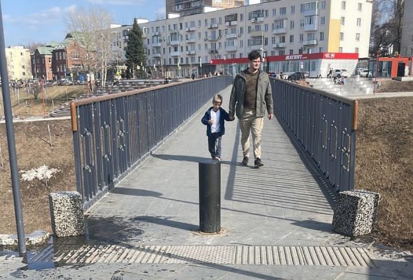 Дополнительные блоки-ограничители установили у входа на мост на набережной Федоровского