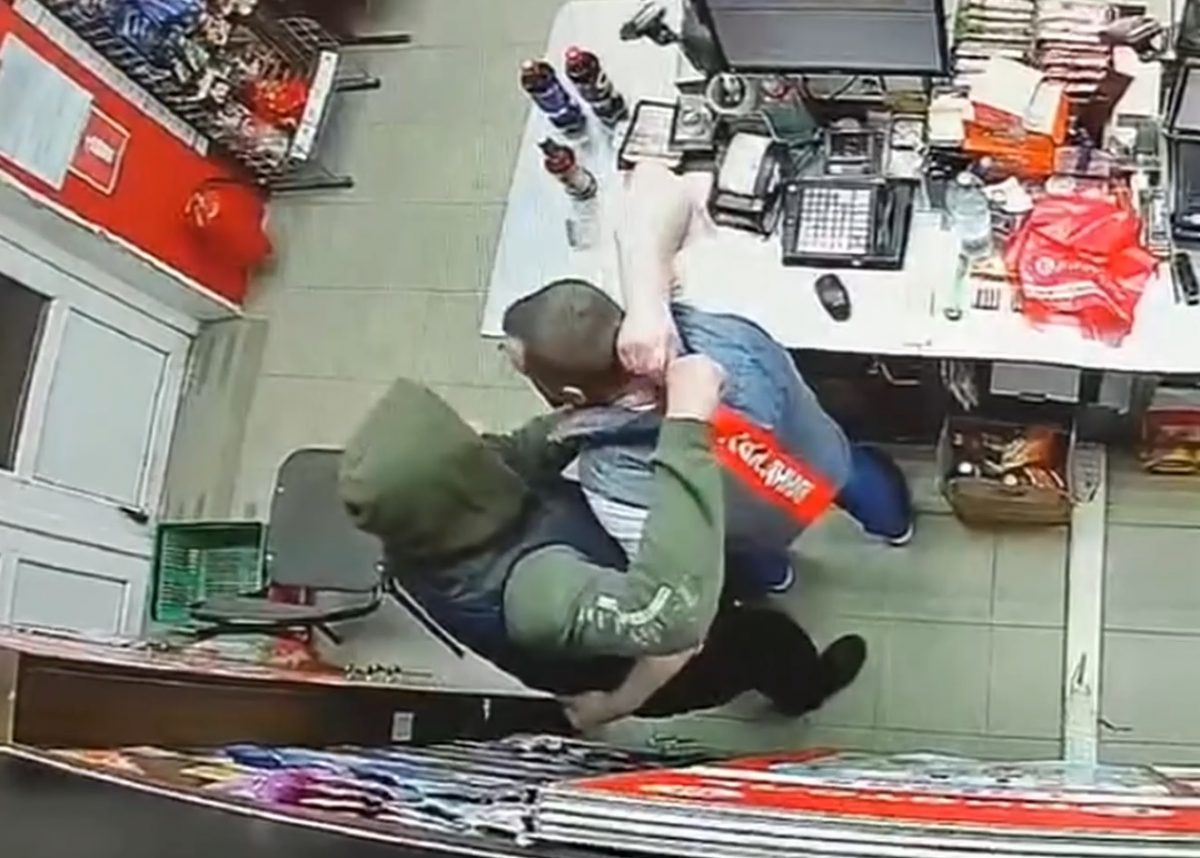 Мужчина намеренно украл деньги из магазина в Бутурлине, чтобы попасть в тюрьму